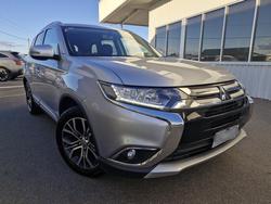 2017 Mitsubishi
                Outlander ES