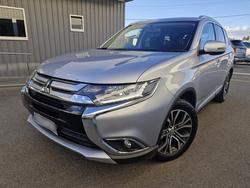 2017 Mitsubishi
                Outlander ES