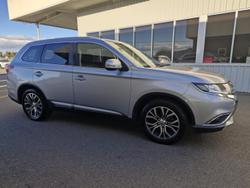 2017 Mitsubishi
                Outlander ES