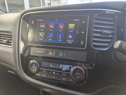 2017 Mitsubishi
                Outlander ES