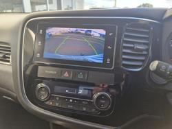 2017 Mitsubishi
                Outlander ES