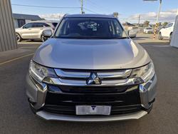 2017 Mitsubishi
                Outlander ES