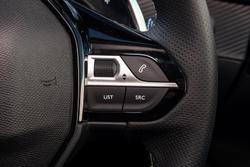 2025 Peugeot
2008 GT Hybrid