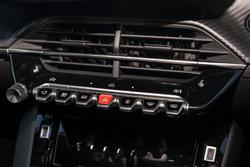 2025 Peugeot
2008 GT Hybrid