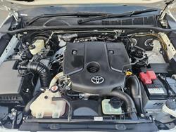 2020 Toyota
                Hilux SR