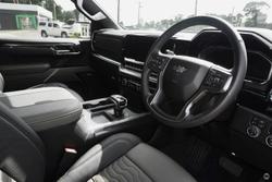 2025 Chevrolet Silverado 1500 ZR2 W/Tech Pack T1 MY24 4X4 Red Hot