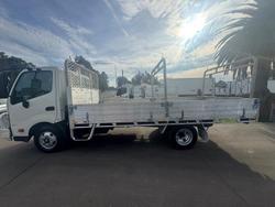 2017 Hino 300 617 WHITE