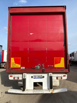 2007 Maxi Trans 24P Dry Freight Van Red