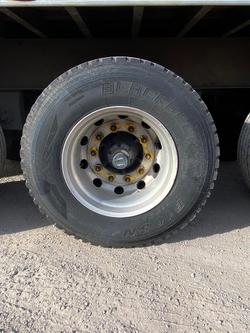 2007 Maxi Trans 24P Dry Freight Van Red