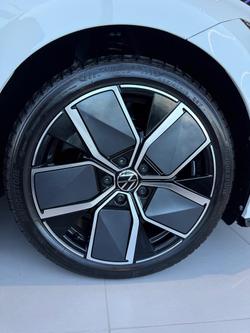 2025 Volkswagen Golf 110TSI R-Line