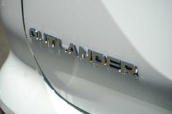 2024 Mitsubishi Outlander ES ZM MY24 White