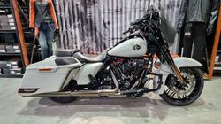 Harley-Davidson FLHXSE CVO Street Glide