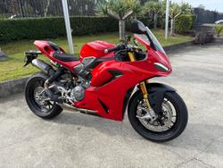 2025 Ducati Panigale V2 S Panigale Red