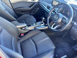 2017 Mazda
                3 Maxx