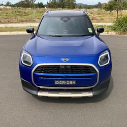 2024 MINI Countryman C Favoured