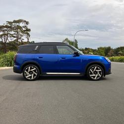 2025 MINI Countryman C Favoured
