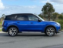 2025 MINI Countryman C Favoured