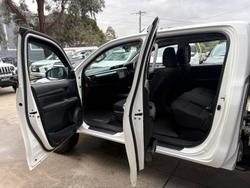 2016 Toyota
Hilux SR