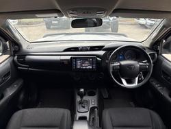 2016 Toyota
Hilux SR