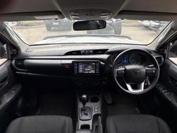 2016 Toyota
Hilux SR