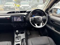 2016 Toyota
Hilux SR