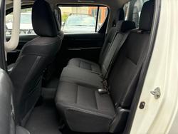 2016 Toyota
Hilux SR