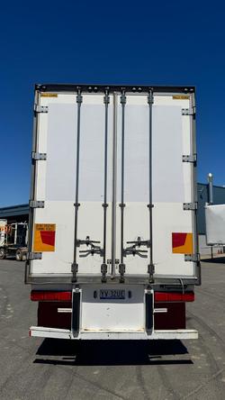 2006 Maxi Trans 24P Freezer Van White