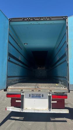 2006 Maxi Trans 24P Freezer Van White