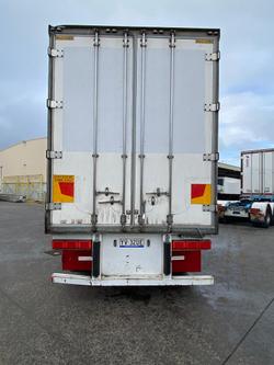 2006 Maxi Trans 24P Freezer Van White