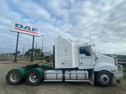 1998 Kenworth T401 white