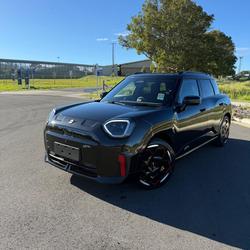 2025 MINI Aceman JCW E Favoured