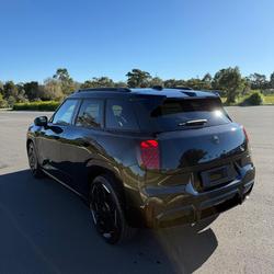 2025 MINI Aceman JCW E Favoured