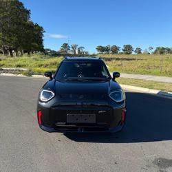 2025 MINI Aceman JCW E Favoured