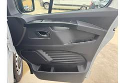 2024 Renault
                Trafic Premium