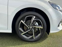 2024 MG
                MG5 Essence