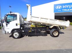 2018 ISUZU FRR 500 WHITE