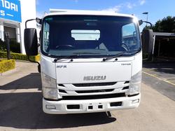 2017 ISUZU NPR 45-155 WHITE