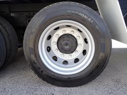 2017 MITSUBISHI FIGHTER 2427