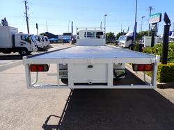 2017 MITSUBISHI FIGHTER 2427 WHITE