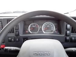 2018 ISUZU NLR 45-150 SILVER