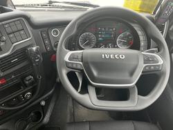 2025 Iveco
                S-WAY AS 550  