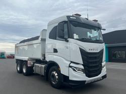 2025 Iveco
                S-WAY AS 550  