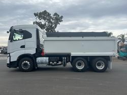 2025 Iveco
                S-WAY AS 550  