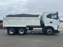 2025 Iveco
                S-WAY AS 550  