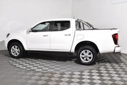 2021 Nissan
Navara ST