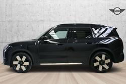 2024 MINI
Countryman S Favoured