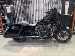 Harley-Davidson FLHXS Street Glide Special
