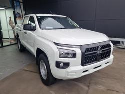 2024 Mitsubishi
Triton GLX