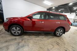 2017 Nissan
Pathfinder ST