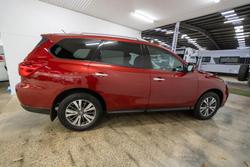 2017 Nissan
Pathfinder ST